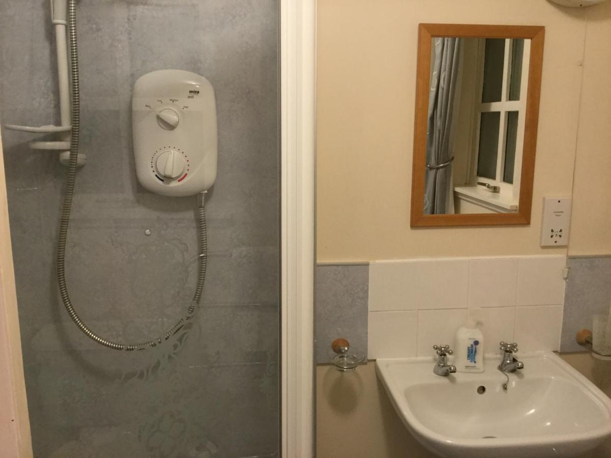 Three-Bedroom Old Cottage Free Parking 인버네스 외부 사진