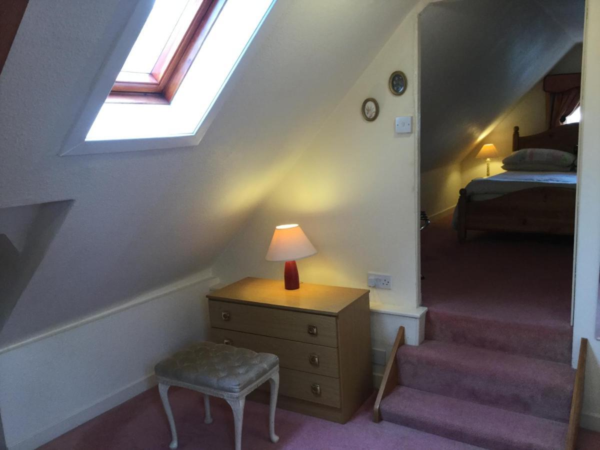Three-Bedroom Old Cottage Free Parking 인버네스 외부 사진