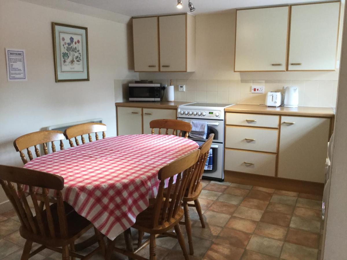 Three-Bedroom Old Cottage Free Parking 인버네스 외부 사진