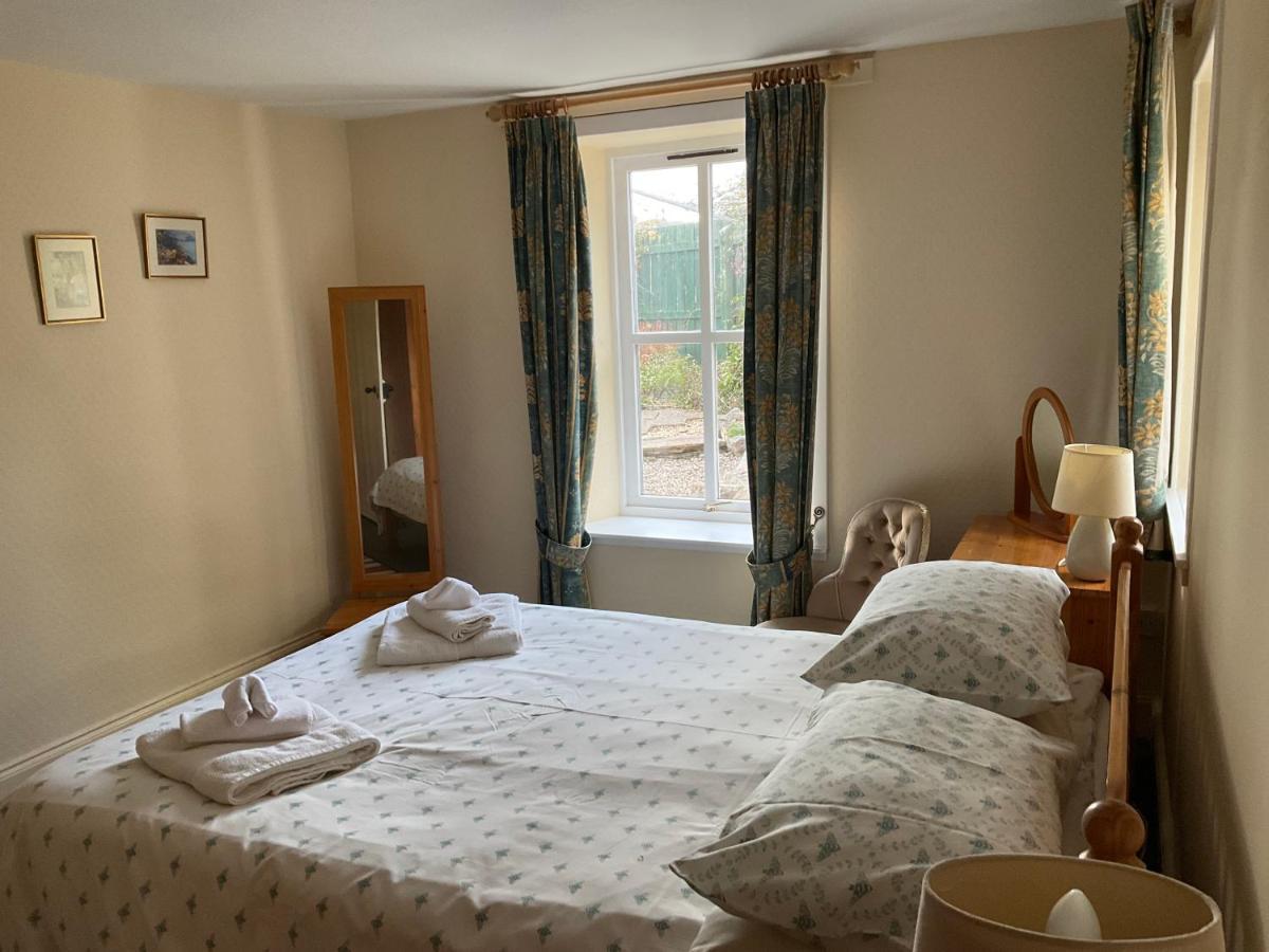 Three-Bedroom Old Cottage Free Parking 인버네스 외부 사진