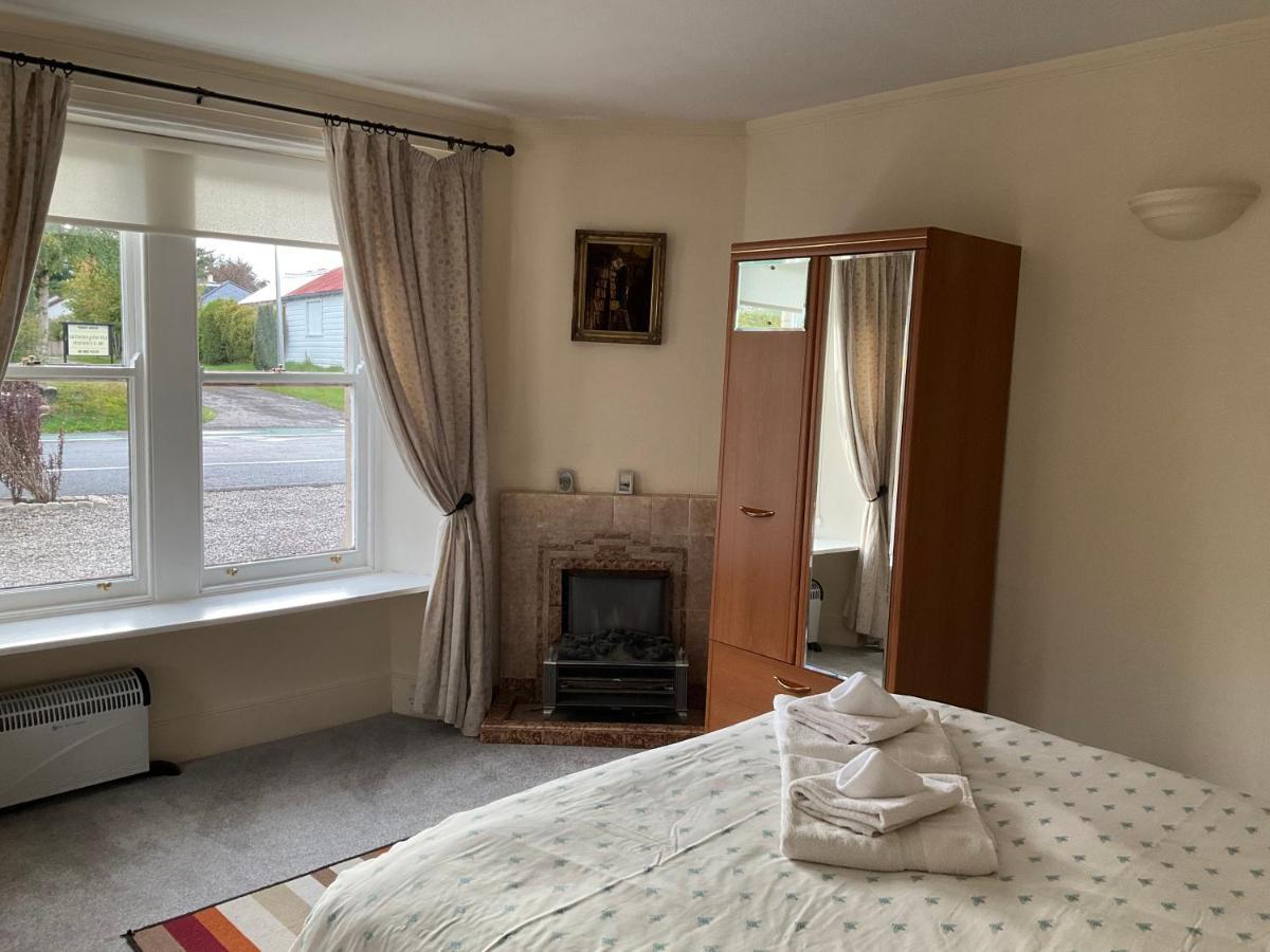 Three-Bedroom Old Cottage Free Parking 인버네스 외부 사진