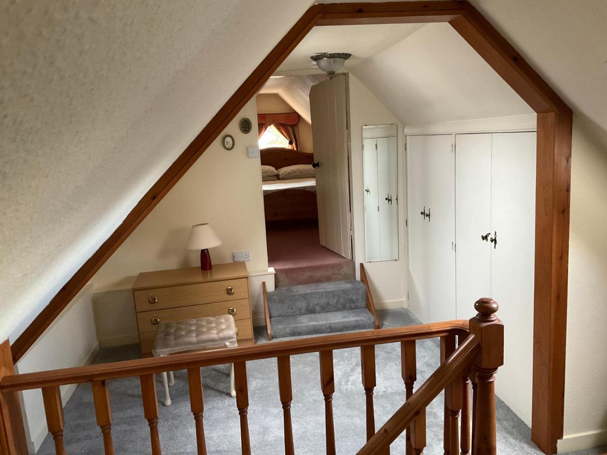 Three-Bedroom Old Cottage Free Parking 인버네스 외부 사진